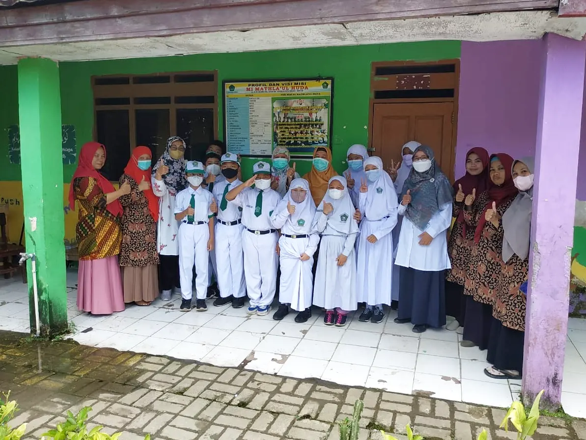 Siswa-siswi MIN 3 Tangsel Beri Bantuan Kepada Madrasah Korban Banjir Kota Serang