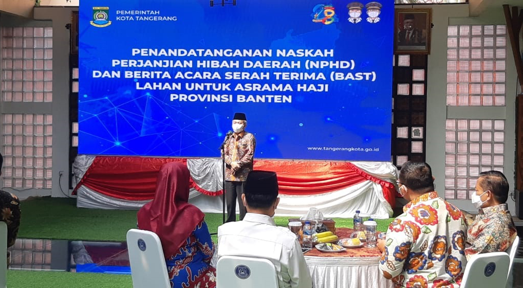 Sekjen Kemenag RI Pada Acara Penandatanganan Naskah Hibah Daerah dan Berita Acara Serah Terima Lahan Untuk Asrama Haji di Kota Tangerang