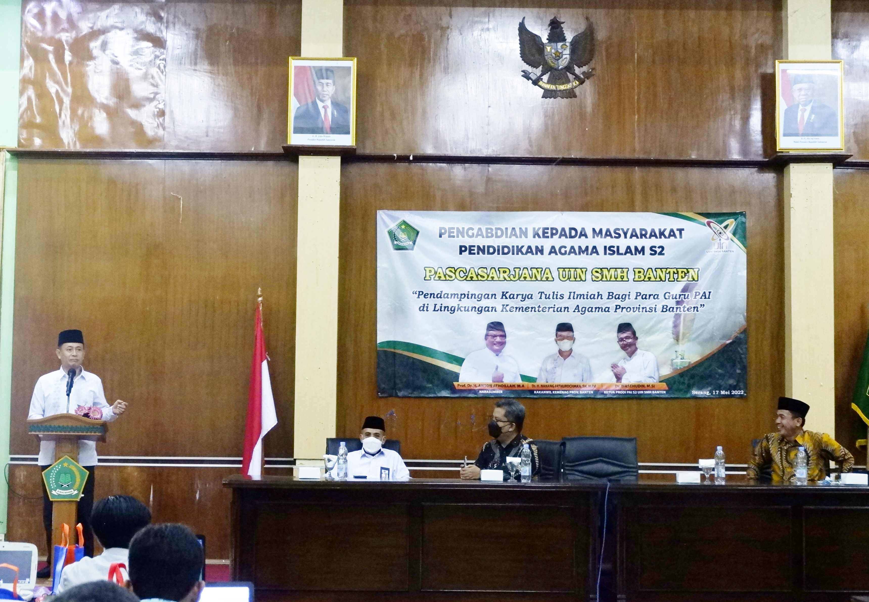 Kepala Kanwil Kemenag Banten, Nanang Fatchurochman memberikan arahan di Workshop Pendampingan Karya Tulis Ilmiah bagi Guru PAI