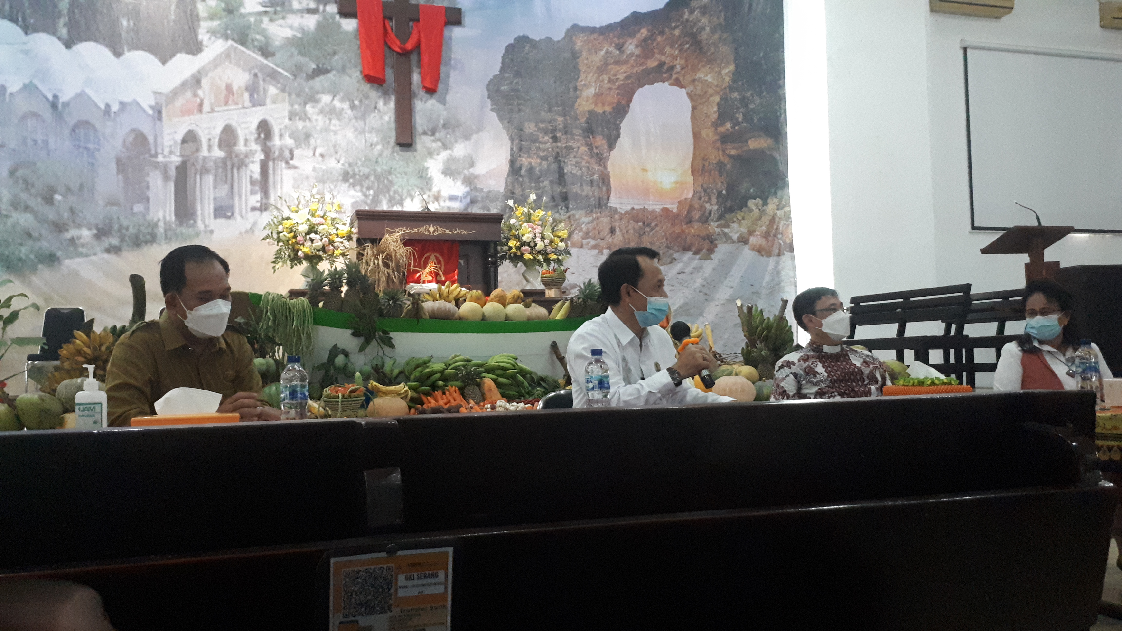 Dialog Kakanwil Kemenag Banten dengan Tokoh Agama Kristen di GKI Serang