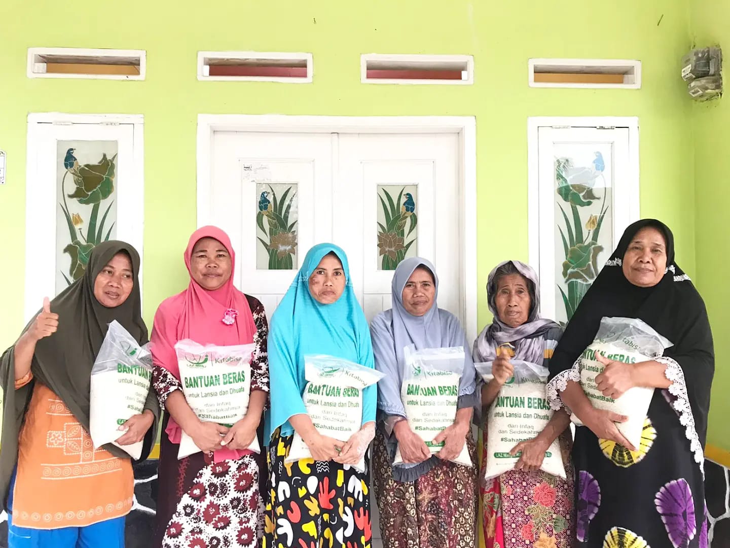 Kantor Kemenag Kota Serang Bagikan 9 Ton Beras