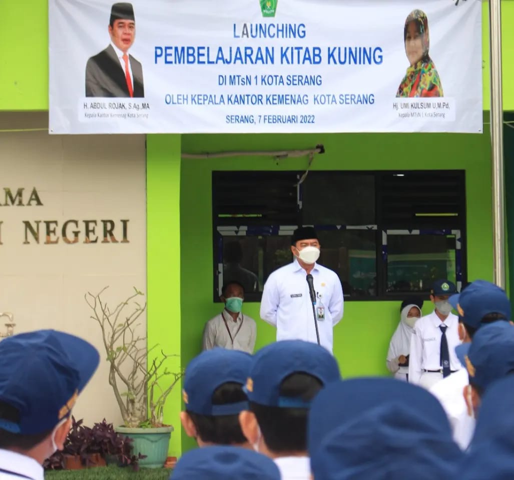 Kepala Kantor Kemenag Kota Serang Menjadi Pembina Apel di MTsN 1 Kota Serang