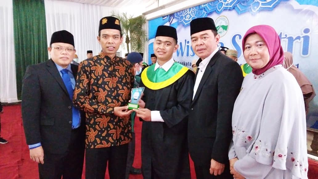 Ponpes Alquraniyah Pondok Aren Lepas Wisudawan