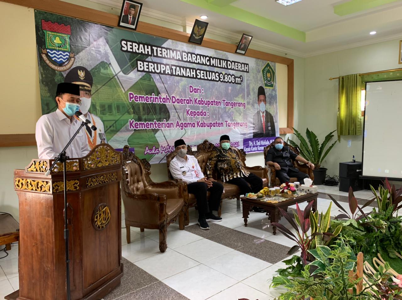 Kakanwil bersama Bupati Tangerang dalam Acara Serah Terima Hibah Tanah