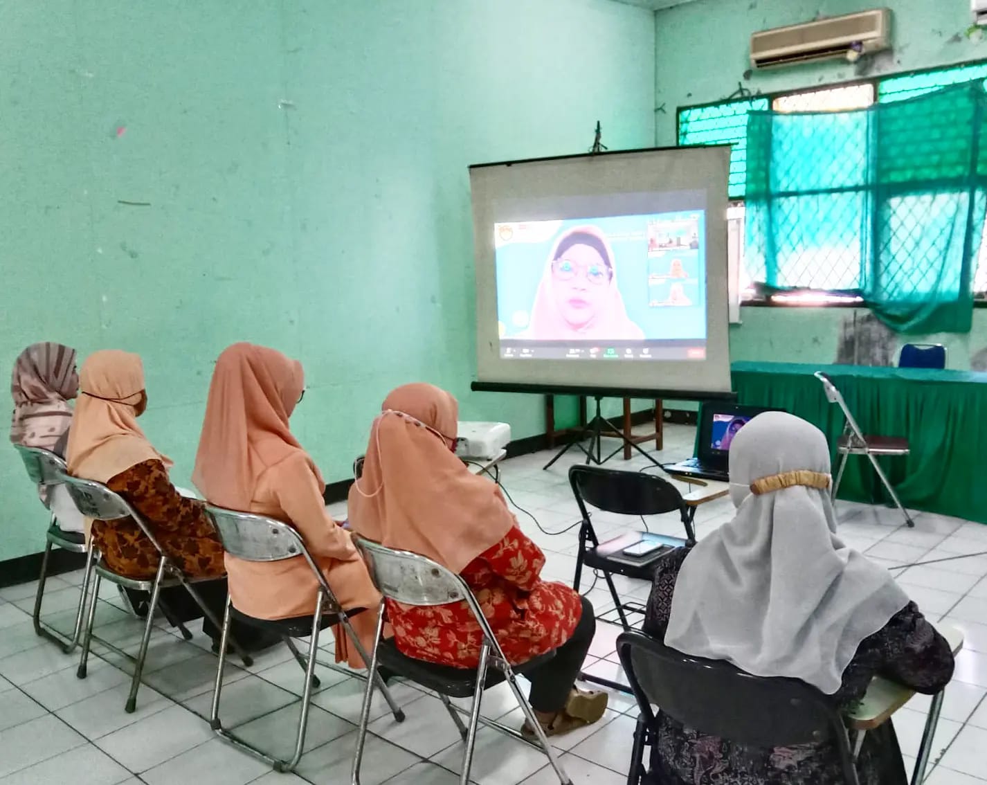 DWP Kemenag Kota Serang Ikuti Webinar Nasional