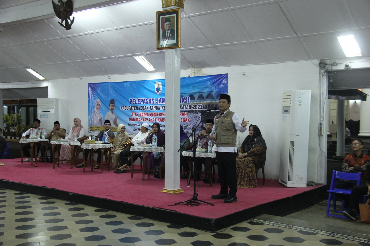 Kakanwil Kemenag Banten saat memeberikan sambutan di acara pelepasan jamaah haji Kabupaten Lebak.